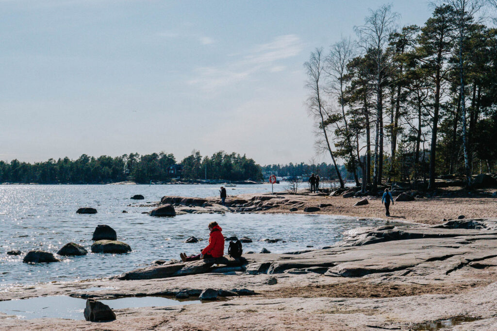 Haukilahden rantakalliot Espoossa. 